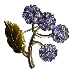 Vintage MONET Purple Rhinestone Hydrangea Flower Brooch Pin Amethyst Leaf 1.25"